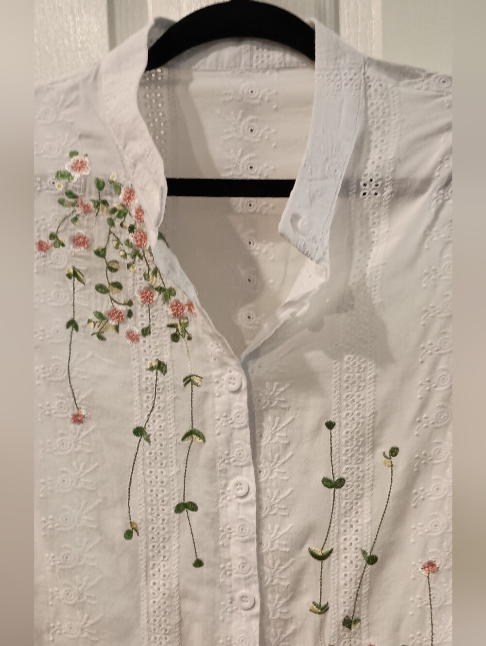 White Embroidered Floral Button-Up Blouse - Picture 7 of 9